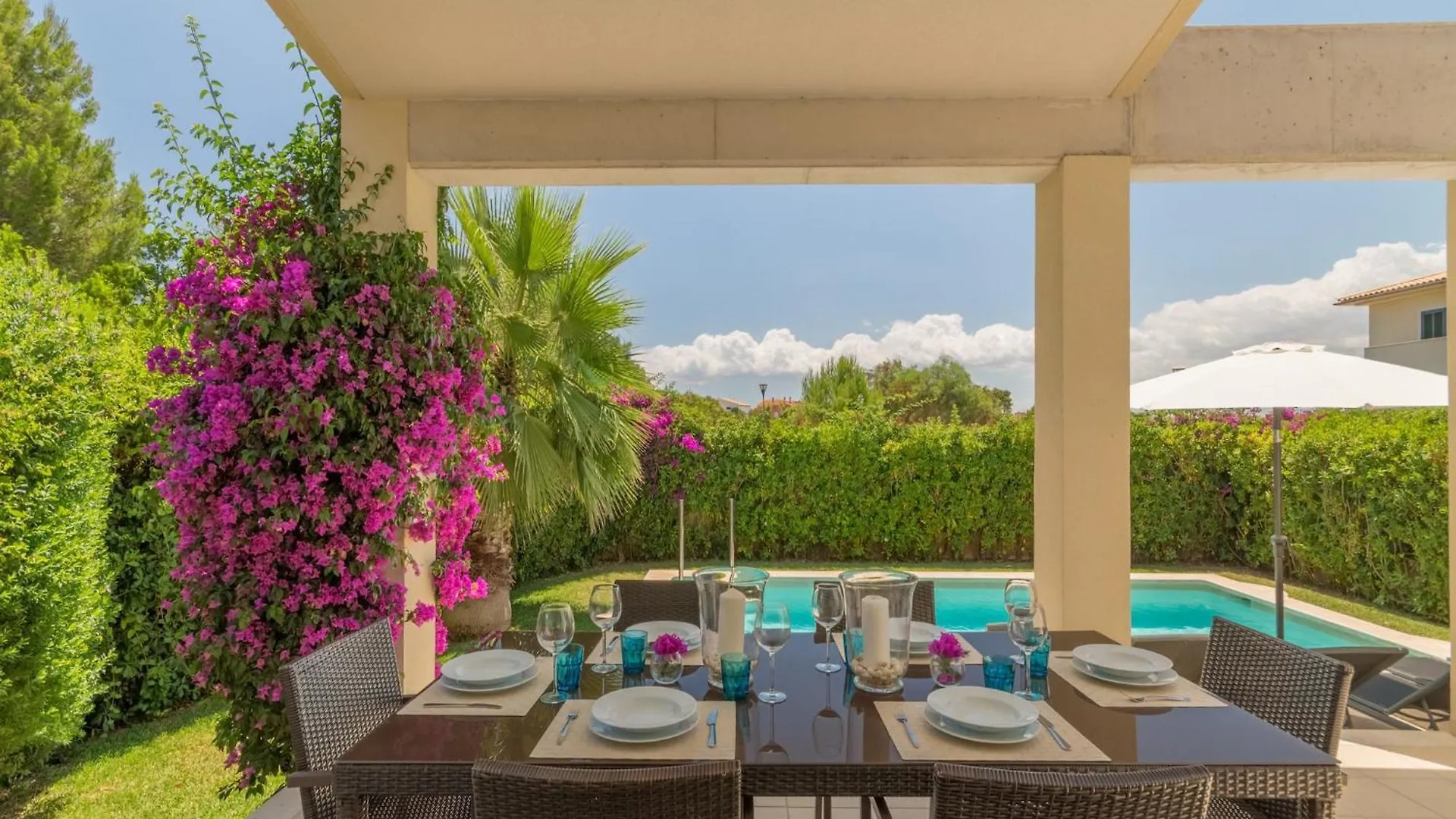Modern Villa With Pool In Alcudia