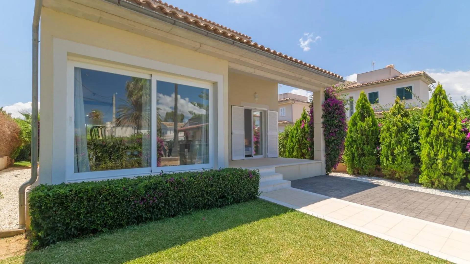 Modern Villa With Pool In Alcudia España
