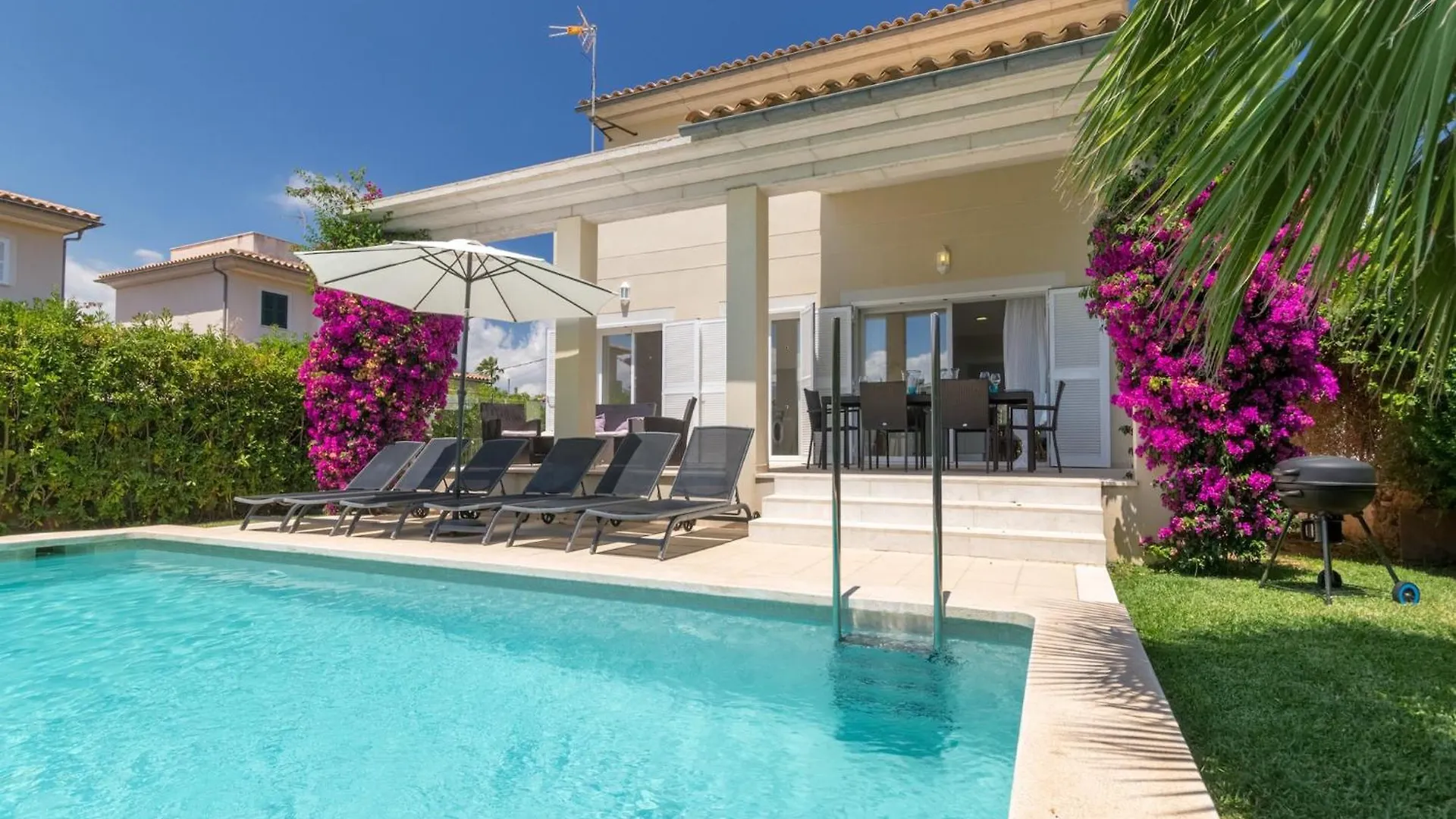 Modern Villa With Pool In Alcudia España