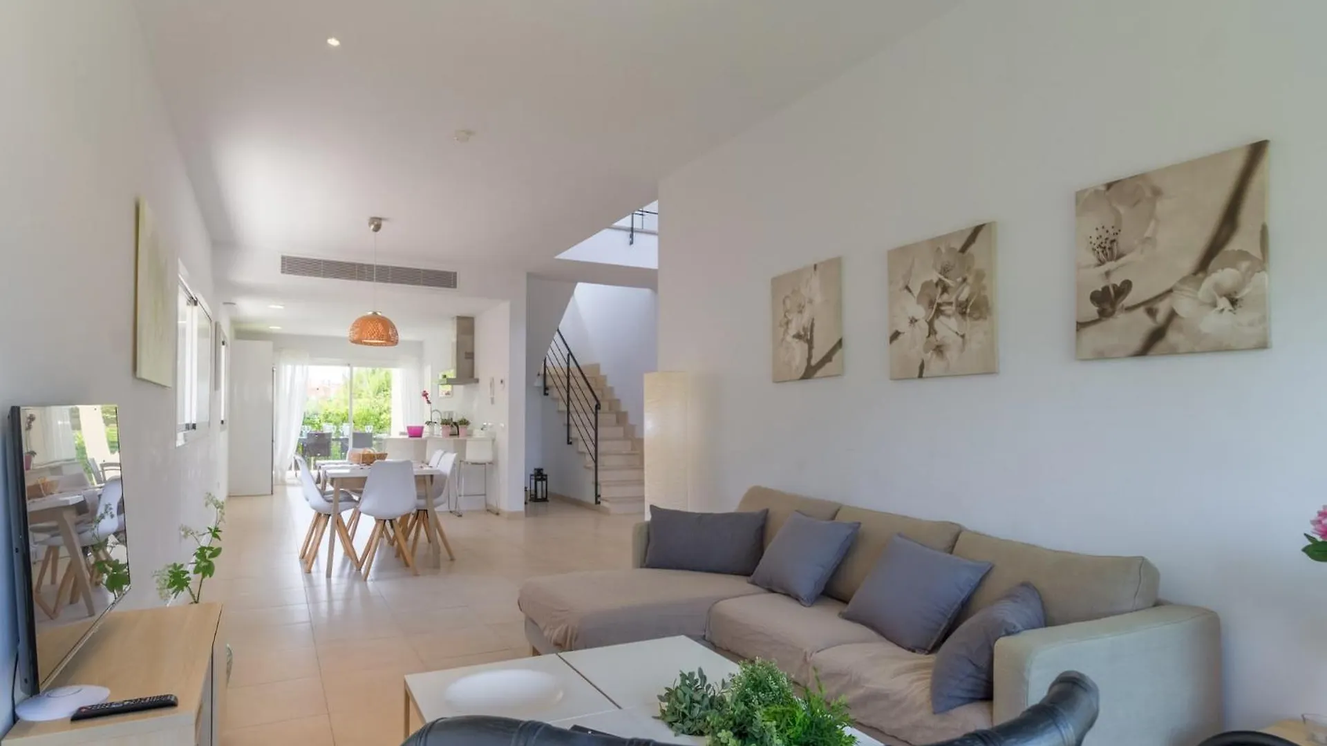 Modern Villa With Pool In Alcudia