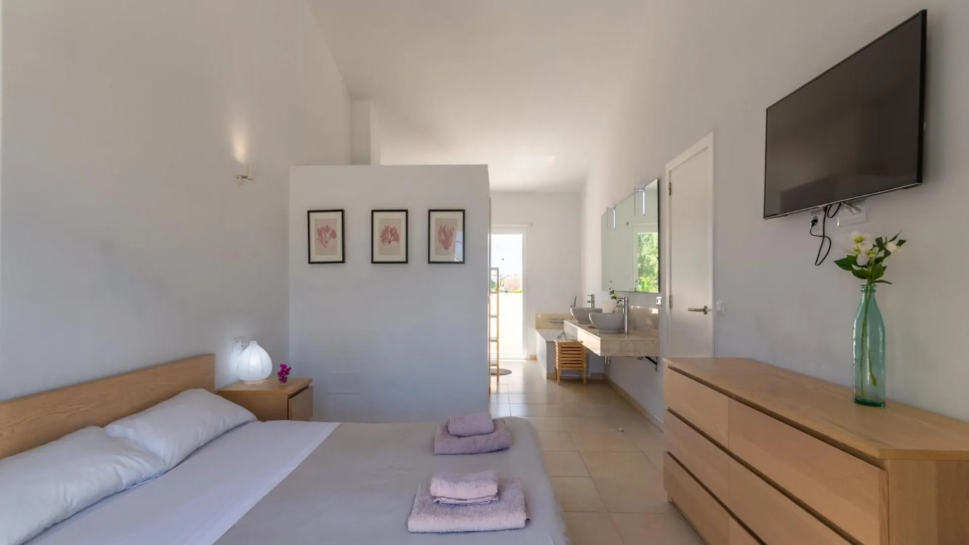 Modern Villa With Pool In Alcudia
