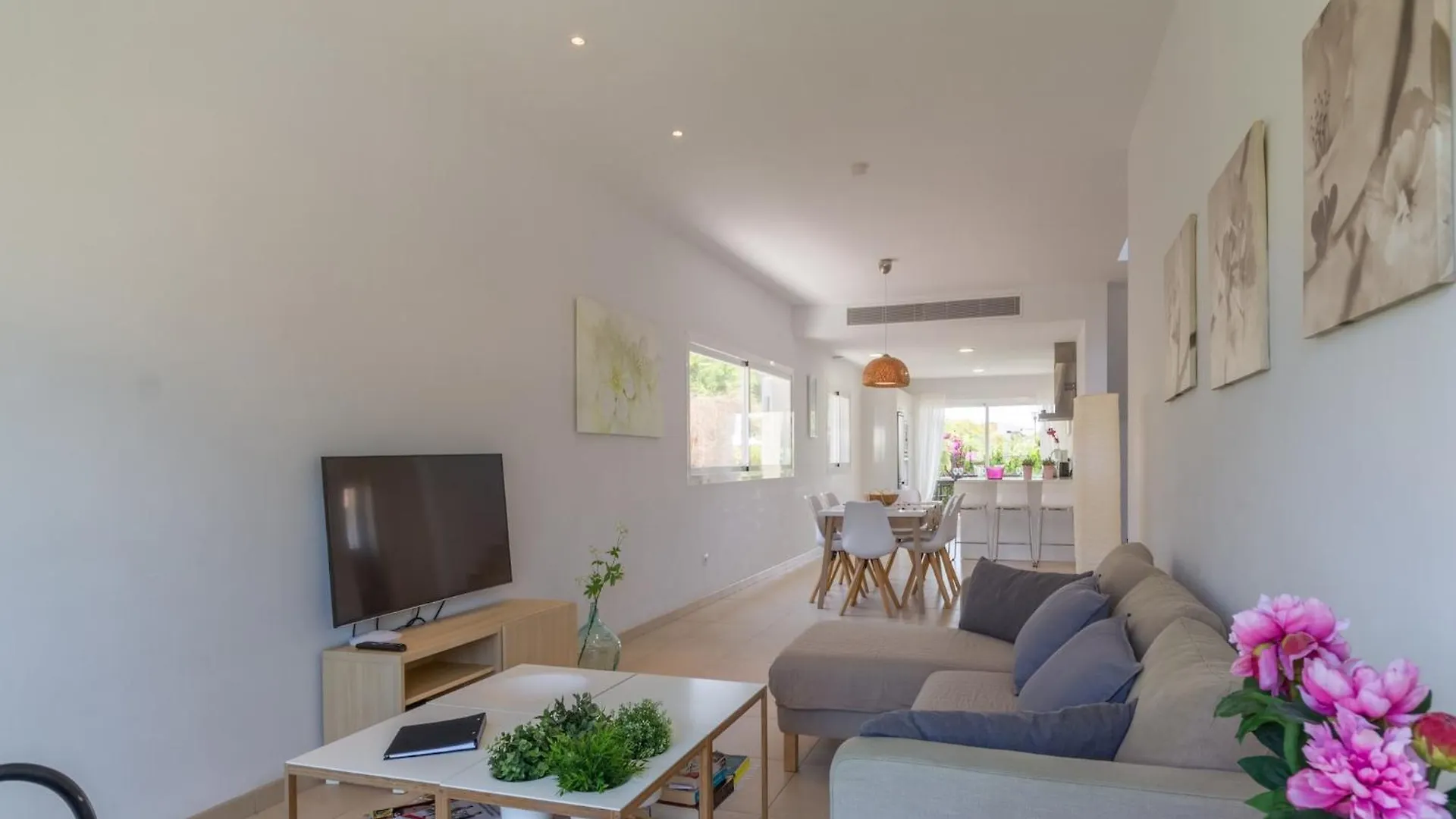 Modern Villa With Pool In Alcudia