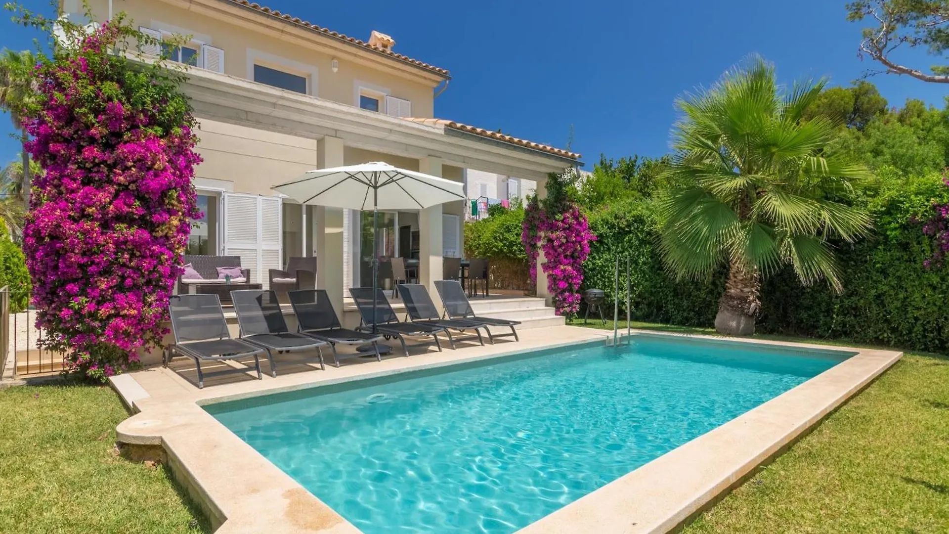 Modern Villa With Pool In Alcudia