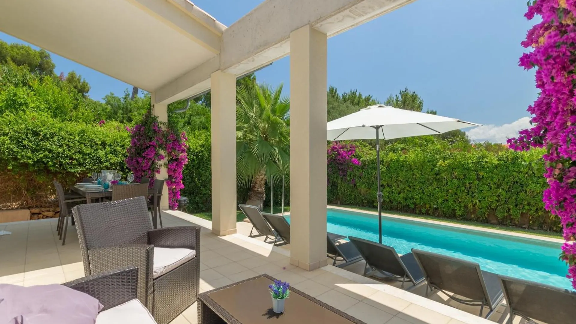 Modern Villa With Pool In Alcudia