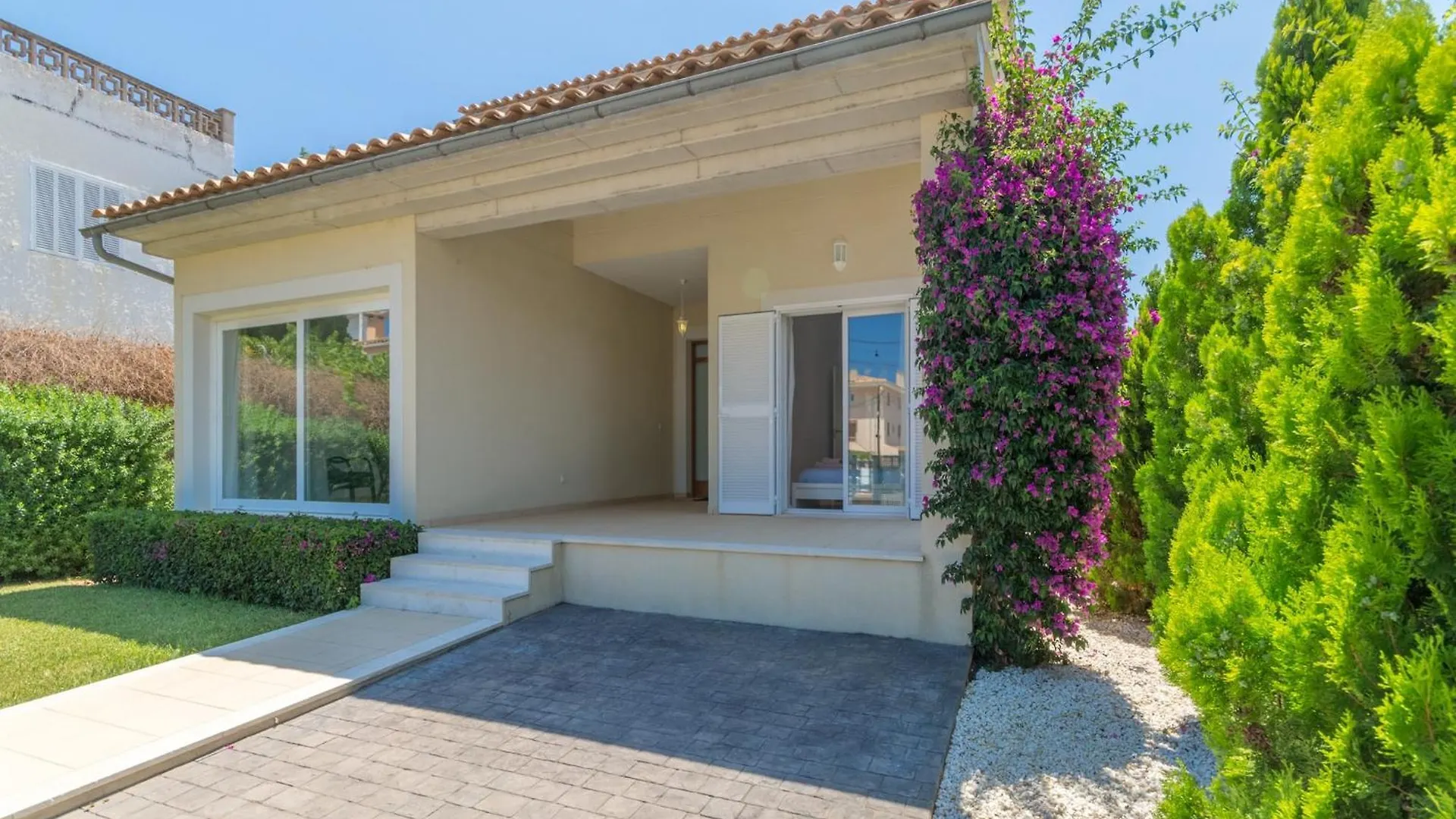 Modern Villa With Pool In Alcudia
